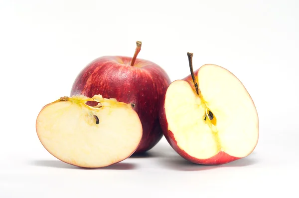 Beyaz kağıt üzerine izole elma — Stok fotoğraf