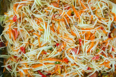 Papaya salatası veya somtum yerel famouse gıda (papaya pok pok) Th