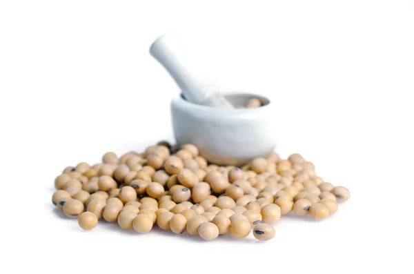 Kedelai atau kedelai kacang terisolasi pada latar belakang putih — Stok Foto