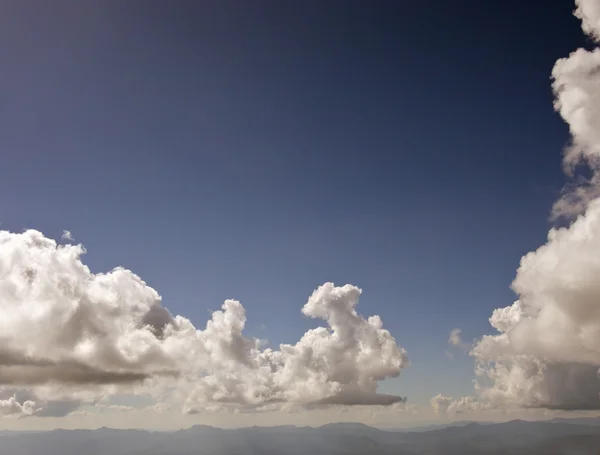 山と曇り空 — ストック写真