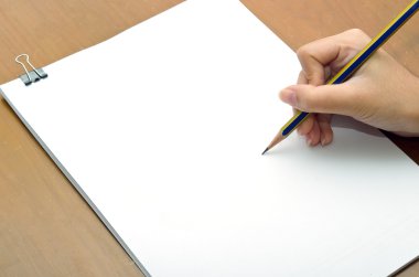 Beyaz kağıt ve kalem yakından görmek