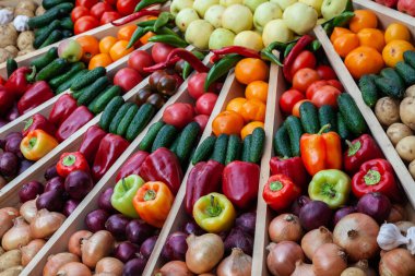 Panayırda parlak sebzeler