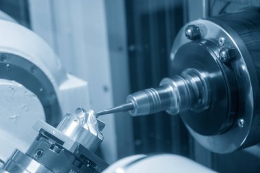 5 eksenli CNC değirmen makinesi, türbin bıçaklarının parçalarını sert top değirmeni aletleriyle kesiyor. 5 eksen makine merkezi tarafından yüksek teknolojili turbo şarj parçası üretimi.