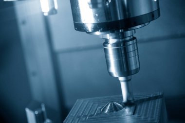 CNC değirmen makinesi, dizinlenebilir son değirmen araçlarıyla enjeksiyon küf parçalarını kesiyor. Kalıplar ve ölüm üretim süreci, son değirmen araçları ile makine merkezi tarafından.