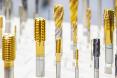 CNC makinesi için makine tıklama aracı. CNC makine merkezinde sert malzemeler için iplik değirmenleme aracı.