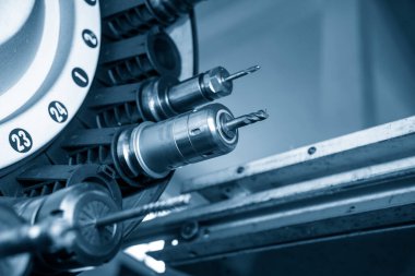 Makine merkezinin alet edevat dergisindeki son teknoloji ürünü. CNC değirmen makinesindeki otomatik geçiş ücreti, ATC işletim konsepti.