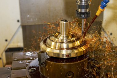 CNC değirmen makinesi, kabuk kalıplarını yağ soğutma metoduyla kesiyor. CNC makine merkezi tarafından üretilen kalıp ve ölüm süreci.