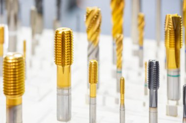 CNC makinesi için makine tıklama aracı. CNC makine merkezinde sert malzemeler için iplik değirmenleme aracı.