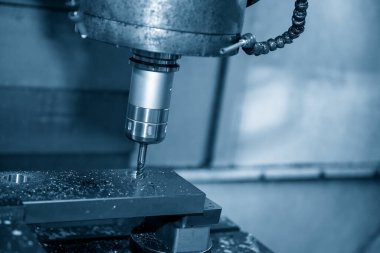 CNC değirmen makinesi, küf parçalarını sert bir top değirmeni aracıyla kesiyor. Yüksek hassasiyetli kalıp ve makine merkezi tarafından üretilen konsept.. 