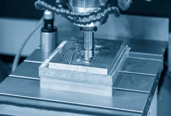 Die Cnc Fräsmaschine Schneidet Die Formteile Mit Einem Massiven Kugelfräswerkzeug — Stockfoto