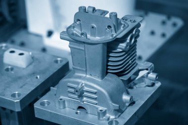 Alüminyum döküm silindir blok üretim işleme ölür. Otomotiv parçaları üretim süreci.