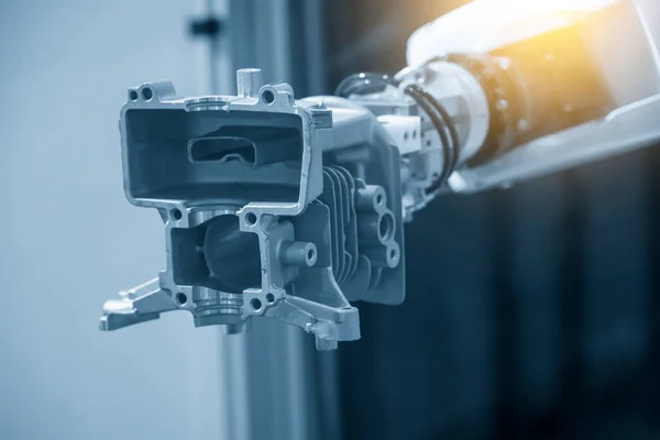 Den Högteknologiska Materialhanteringsprocessen Genom Robotsystem Den Automatiska Pneumatiska Robotarmen Plockar — Stockfoto