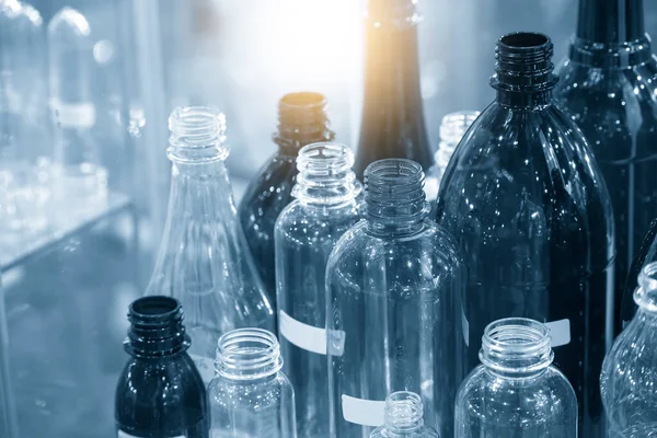 Los Diversos Tipos Botellas Plástico Con Efecto Iluminación Concepto Proceso — Foto de Stock