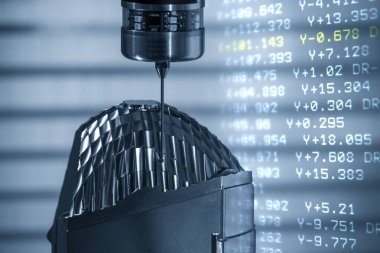 Soyut sahne CMM makine işletimi ve G-code veri arkaplanı. CMM makinesiyle otomotiv parçalarının kalite kontrolü.