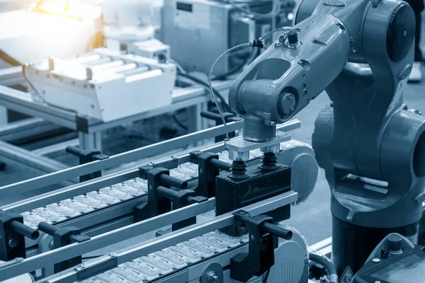 Tech Anyagmozgatási Folyamat Robotrendszerrel Automata Pneumatikus Robotkar Felvette Konténer Dobozt — Stock Fotó