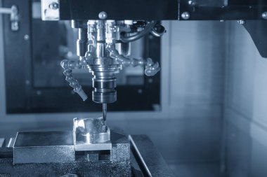 CNC değirmen makinası, küf parçalarını sert top değirmeni tipine göre kesiyor. CNC makine merkezi tarafından üretilen kalıp ve ölüm süreci.