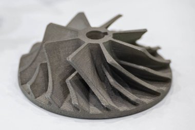 Türbin parçaları metal 3D yazıcı makinesi oluşturur. Katkı maddesi üretimi yoluyla yüksek teknoloji metal 3D model süreci