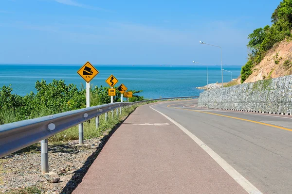 Beutiful highway road with the sign at Thailand beach — Stock Photo, Image