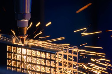 Bu süreç kontrollü bir ısı etkilenen bölge oluşturur ve aşağı akım montaj ve boyut tutarlılığını destekleyen minimum yangınlarla temiz kenar oluşumuna olanak sağlar. Lifli lazer enerjisi dengeli ışın kalitesi, yüksek kesme hızı ve r sağlar.