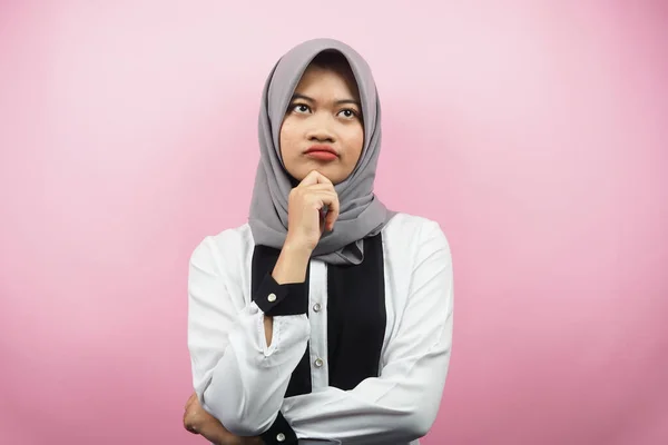 Schöne Asiatische Junge Muslimische Frau Denkt Gibt Ein Problem Merkwürdig — Stockfoto