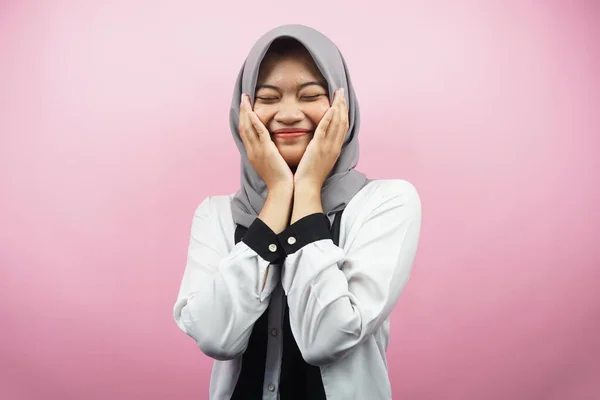 Mooie Jonge Aziatische Moslim Vrouw Glimlachend Gelukkig Schattig Zich Comfortabel — Stockfoto