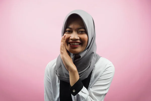 Wanita Muslim Asia Muda Yang Cantik Tersenyum Dengan Percaya Diri — Stok Foto