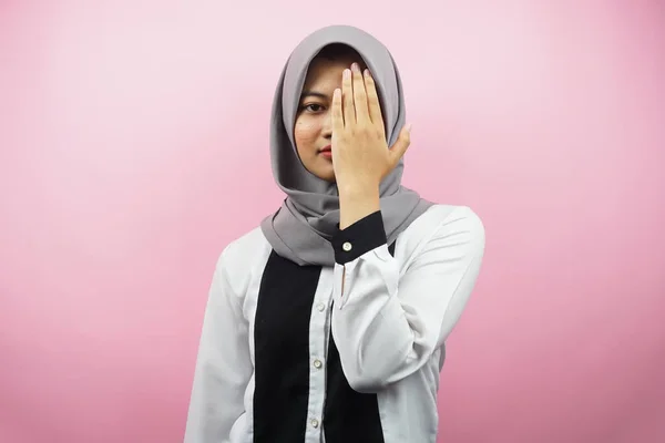 Mooie Aziatische Jonge Moslim Vrouw Met Hand Bedekken Een Oog — Stockfoto