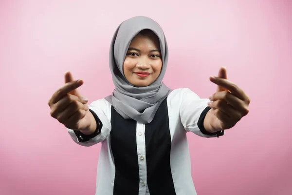 Schöne Junge Asiatische Muslimin Lächelnd Mit Koreanischem Liebeszeichen Hand Hand — Stockfoto