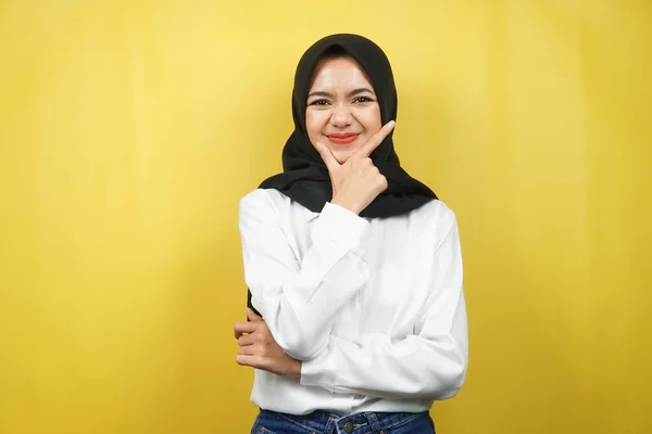 Wanita Muslim Asia Muda Yang Cantik Tersenyum Percaya Diri Antusias — Stok Foto