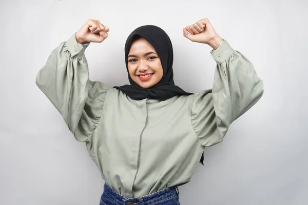 Hermosa Joven Mujer Musulmana Asiática Confiada Sonriente Con Puño Apretado —  Fotos de Stock