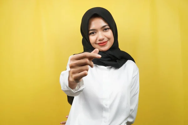 Schöne Junge Asiatische Muslimin Lächelnd Mit Koreanischem Liebeszeichen Hand Hand — Stockfoto