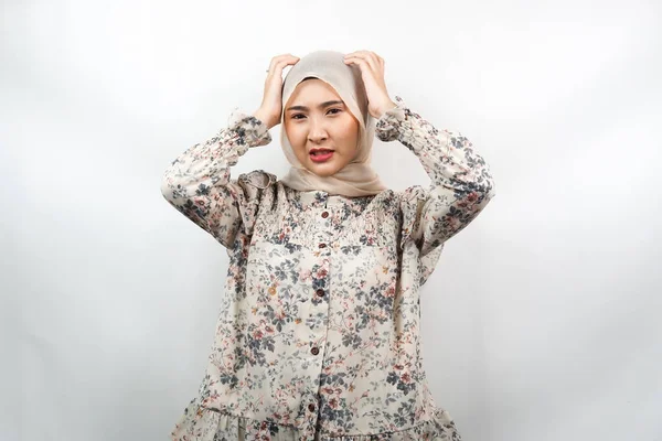 Belle Jeune Femme Musulmane Asiatique Stressée Choquée Étourdie Malheureuse Nombreux — Photo
