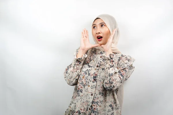 Gyönyörű Fiatal Ázsiai Muszlim Megdöbbent Hitetlen Meglepett Néz Egy Üres — Stock Fotó