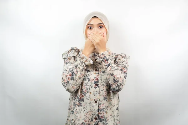 Bela Jovem Asiático Muçulmano Mulher Chocado Surpreso Desacreditando Obtendo Informações — Fotografia de Stock