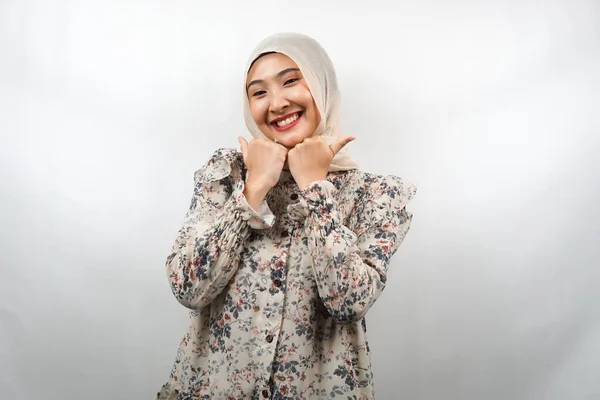 Gyönyörű Fiatal Ázsiai Muszlim Mosolyog Boldog Aranyos Érzés Kényelmes Úgy — Stock Fotó