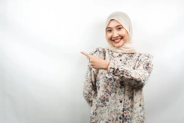 Schöne Junge Asiatische Muslimin Mit Händen Die Auf Leeren Raum — Stockfoto