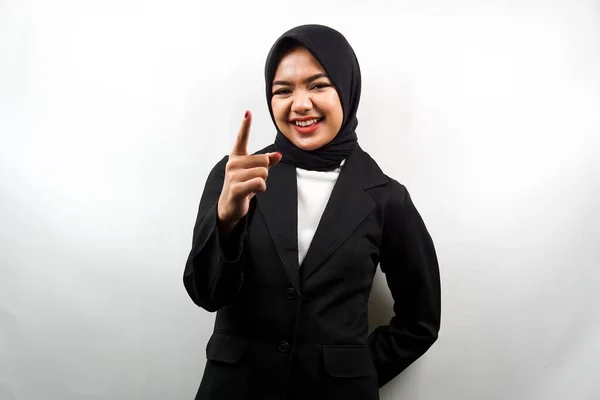 Piękna Młoda Muzułmanka Azjatycka Kobieta Biznesu Uśmiechnięta Pewnie Wesoło Rękami — Zdjęcie stockowe
