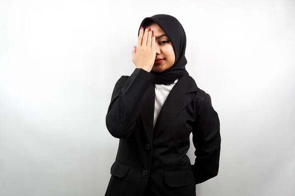 Mooie Aziatische Jonge Moslim Zakenvrouw Met Hand Bedekken Een Oog — Stockfoto