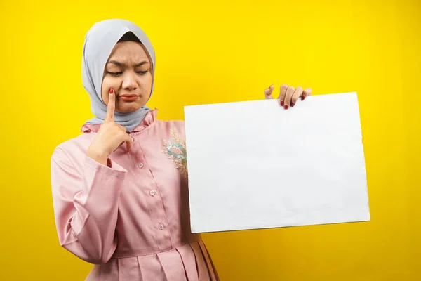 Pretty Young Muslim Woman Thinking Hand Holding Blank Empty Banner — Stock Photo, Image