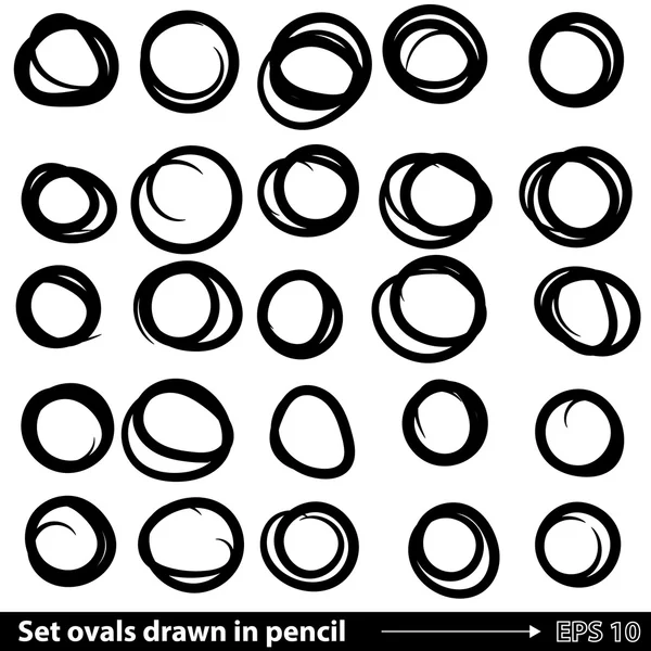 Mão desenhado doodle círculos diferentes. Um conjunto de desenhos em negrito —  Vetores de Stock