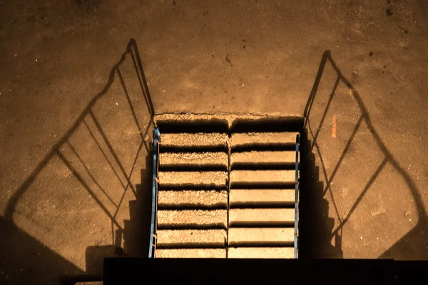 Escaleras de hormigón en forma de luz — Foto de Stock