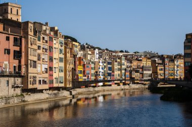 Renkli evlerin Girona, İspanya
