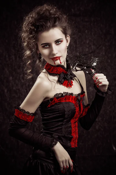 Fille vampire avec masque — Photo