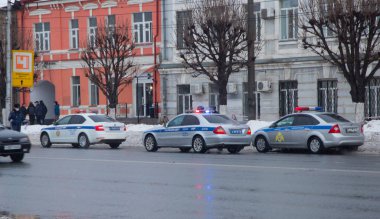 Ryazan Rusya - 31 Ocak 2020: Polis arabaları kaldırıma park edildi