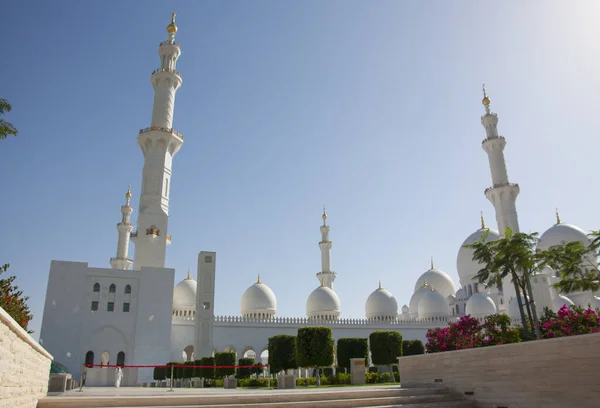 Abu Dhabi Emiratos Árabes Unidos Marzo 2013 Mezquita Sheikh Zayed —  Fotos de Stock