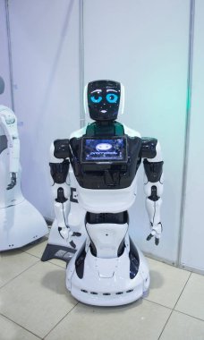 Ryazan Rusya - 12 Haziran 2021 Yayın Yönetmeni: Promobot V4 İş Robotları