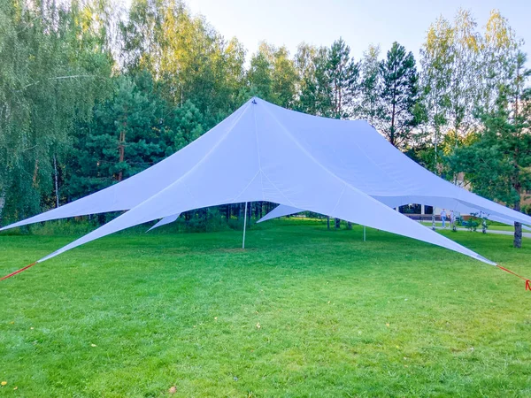 White Tent Green Lawn — Stock Photo, Image