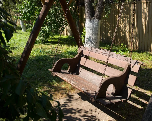 Деревянный Качели Парке — стоковое фото