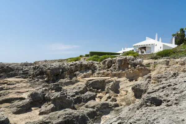 Moradia branca isolada, Menorca, Espanha — Fotografia de Stock