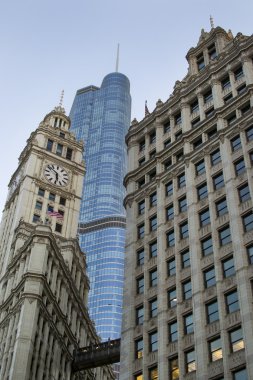 Trump Tower gün batımında, Chicago, ABD